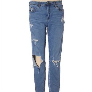 Blanc NYC MidRise skinny sz 32 distressed jeans.